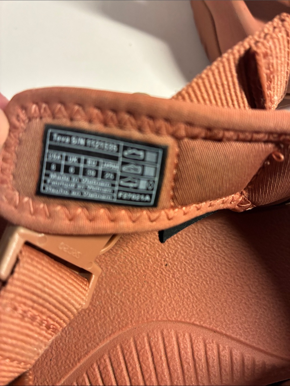 Teva women’s Hurricane sandals - Picture 4 of 4
